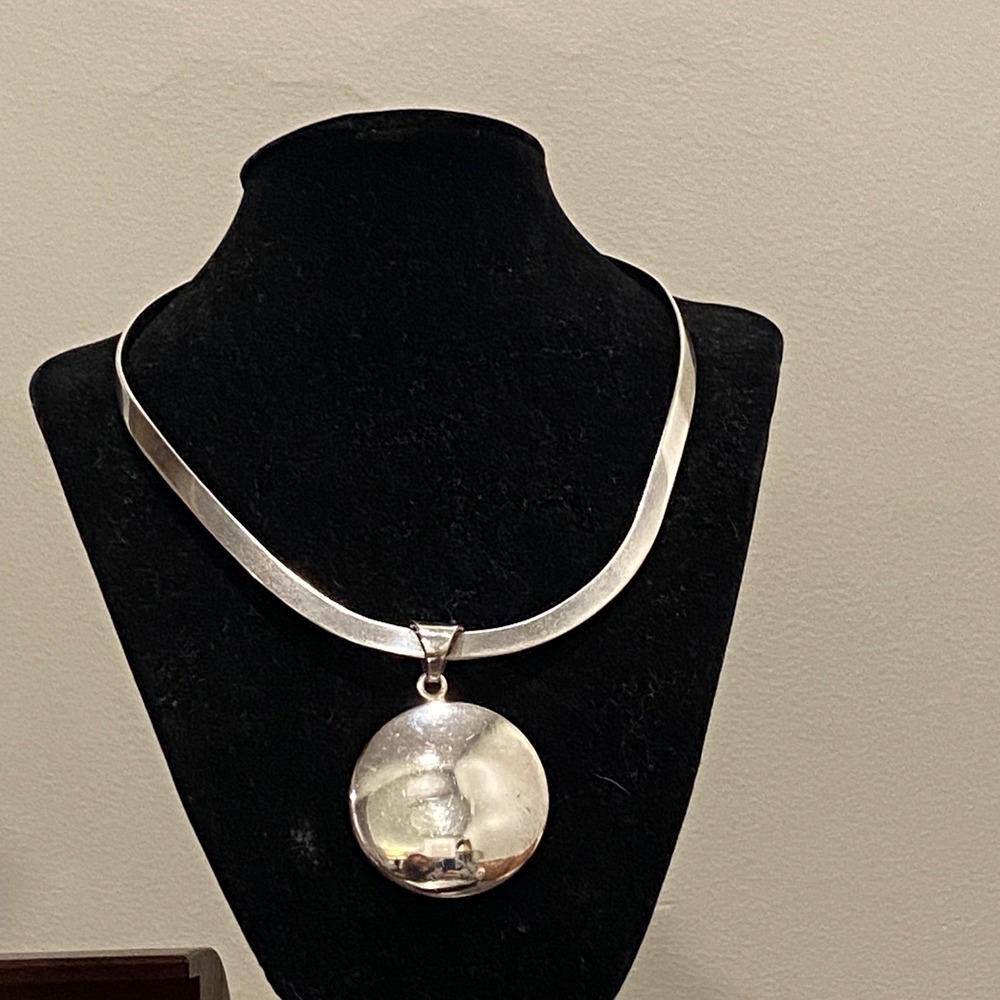 925 Sterling Silver Collar Necklace with Round Disc Pendant 17 Inch 40g+